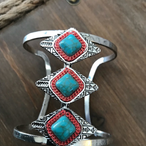 Turquoise and silver cuff - Picture 2 of 3